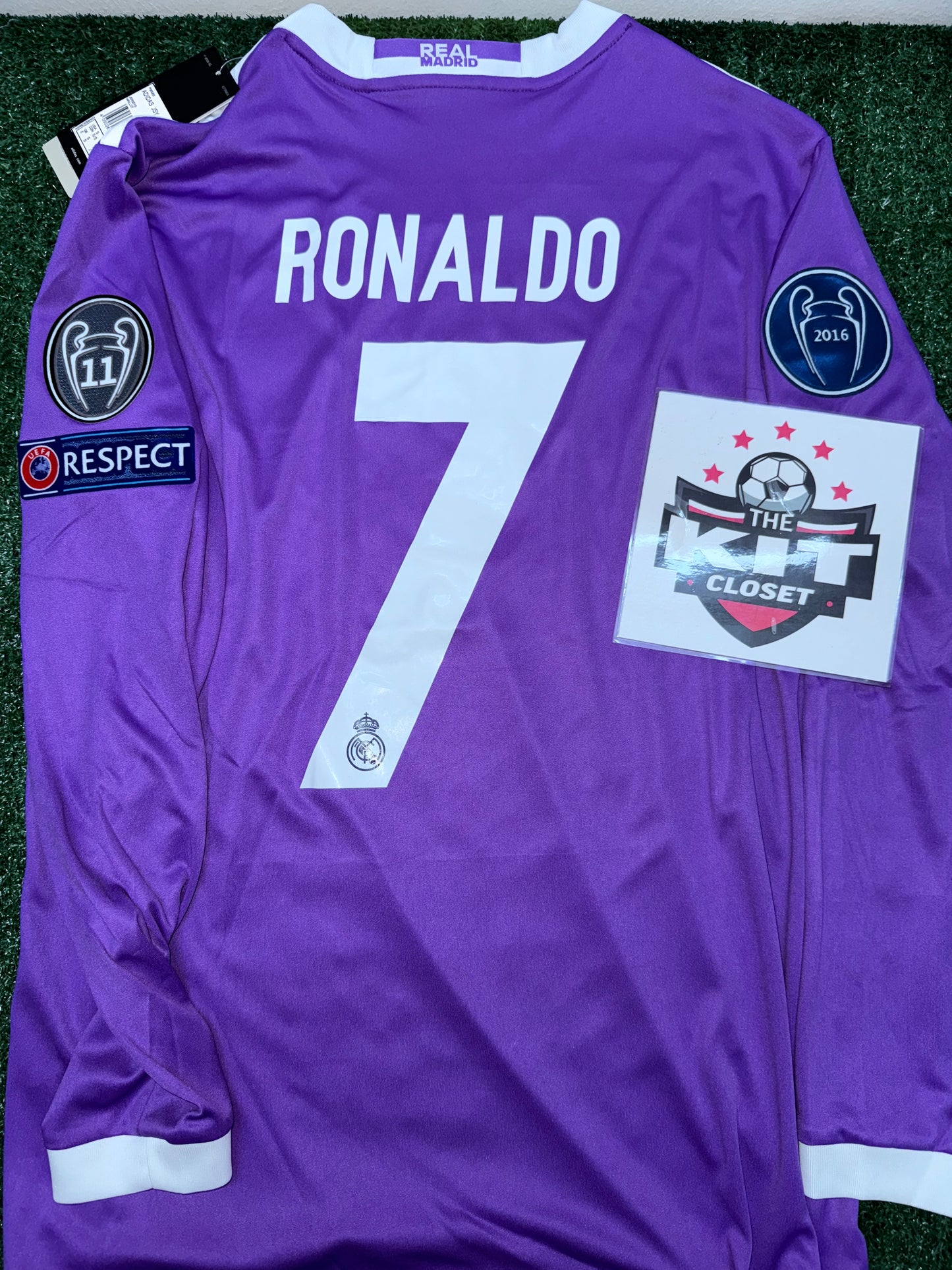 Real Madrid 16/17 Away