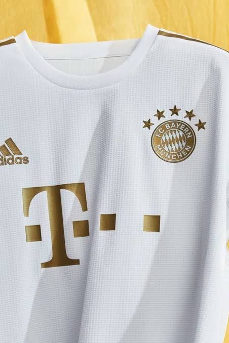 FC Bayern 22/23 Away